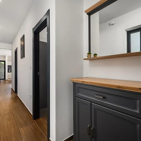 Villa Nobu Mali Vareški