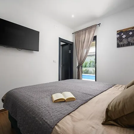 Villa Nobu Mali Vareški