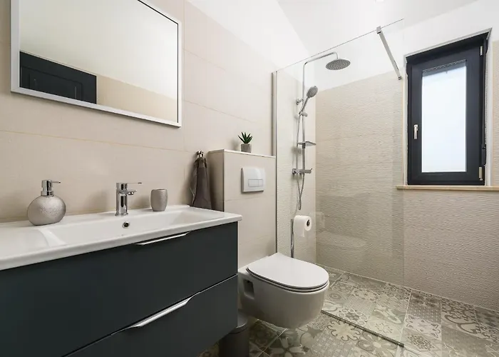 Nobu Βίλα Mali Vareški