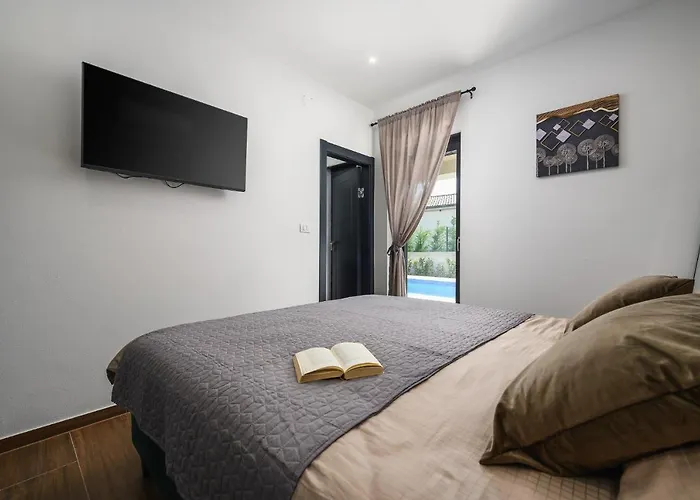 Βίλα Nobu Mali Vareški